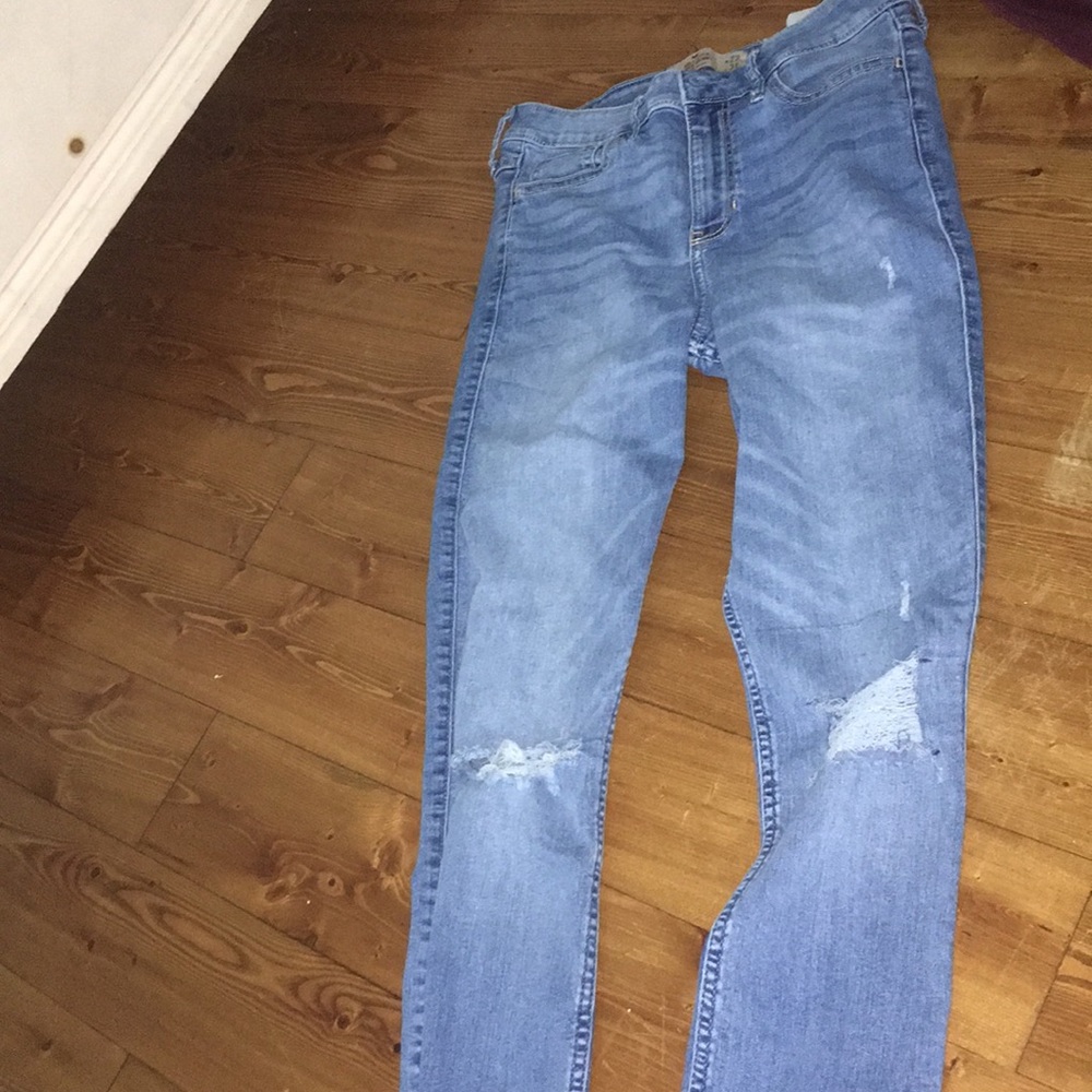 High waisted skinny jeans. Ripped at the knees